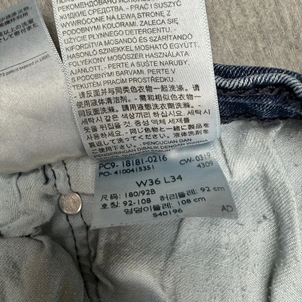 Levis 541 Athletic Taper Jeans Mens 36x34 Blue Medium Wash 18181-0216